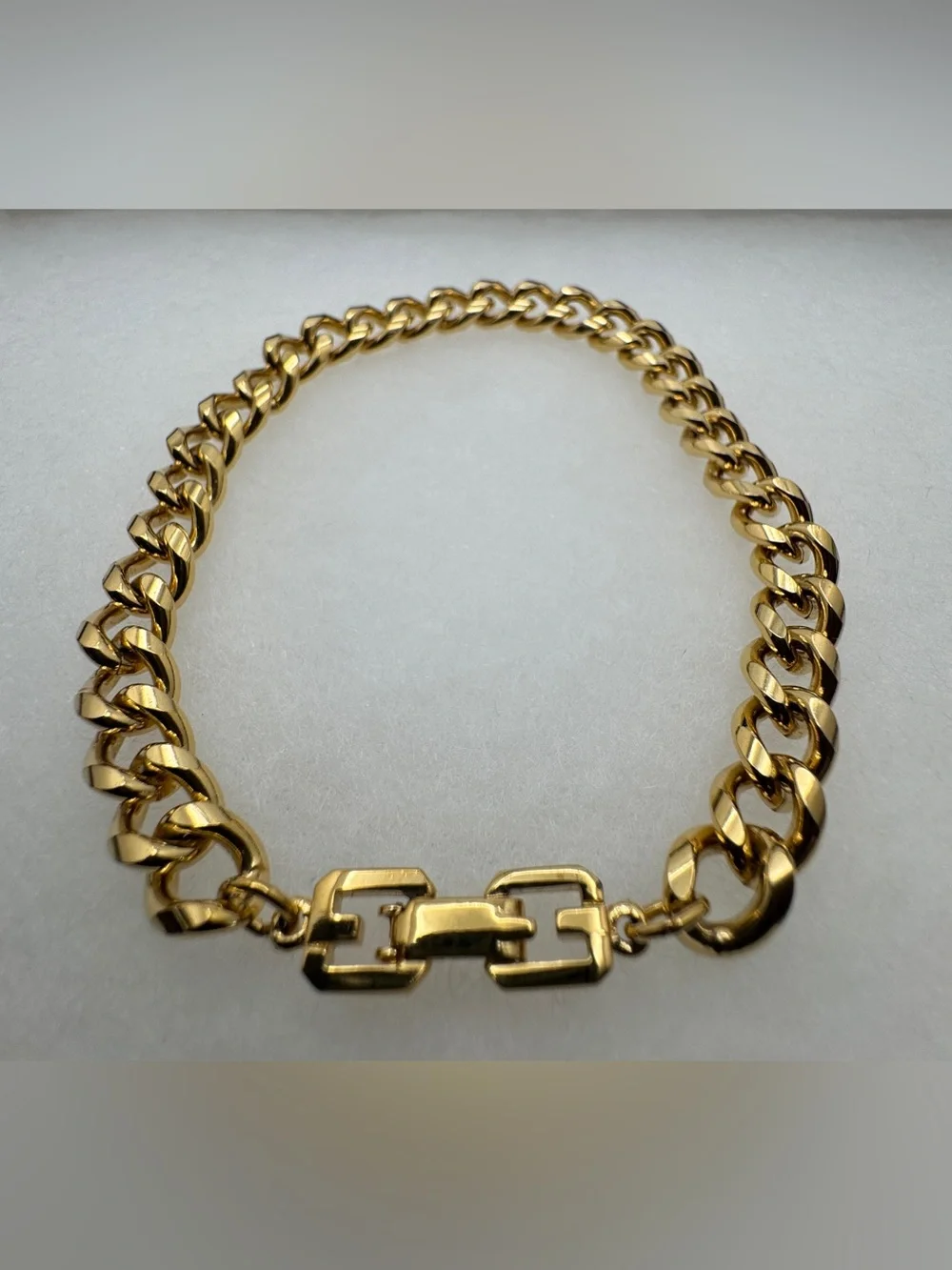 Givenchy Gold-Tone Curb Bracelet with Signature Link Clasp Size: 8.5 Unisex